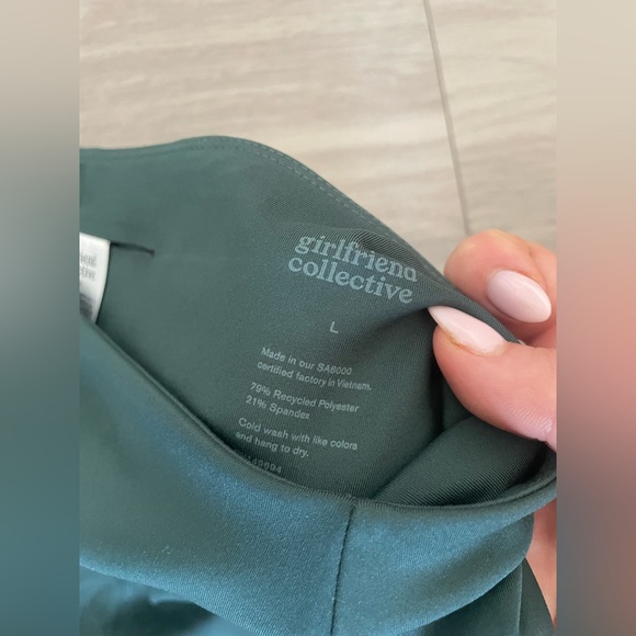 Girlfriend collective dark green high waisted leggings - Picture 4 of 6